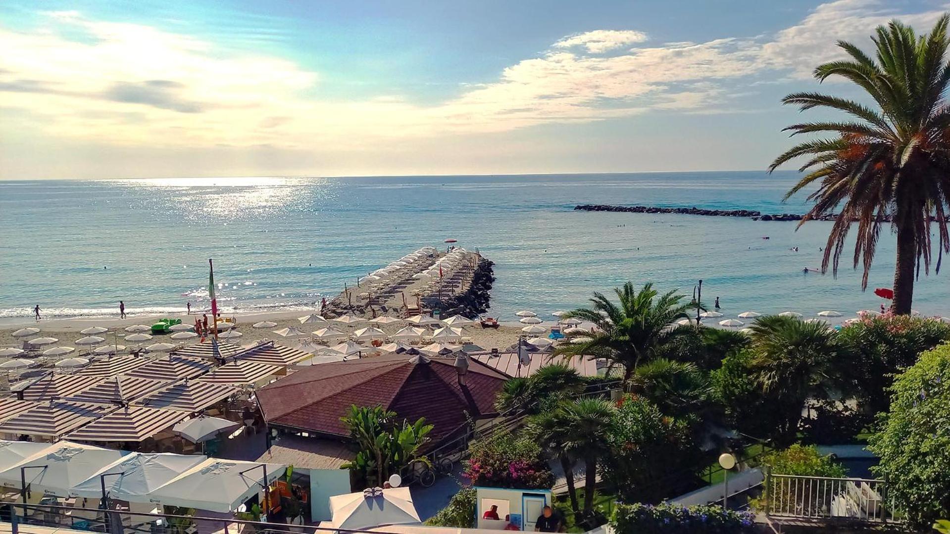 La Pace, Il Sole, Il Mare - Sanremo Casa Indipendente Vista Mare, Posto Auto Privato, Ampio Spazio Esterno Attrezzato, A Pochi Minuti Dalle Spiagge 外观 照片