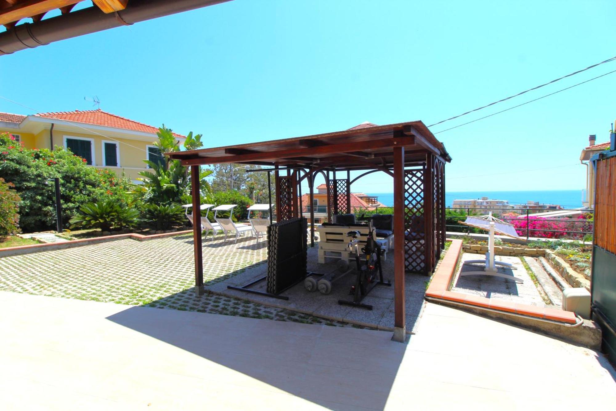 La Pace, Il Sole, Il Mare - Sanremo Casa Indipendente Vista Mare, Posto Auto Privato, Ampio Spazio Esterno Attrezzato, A Pochi Minuti Dalle Spiagge 外观 照片