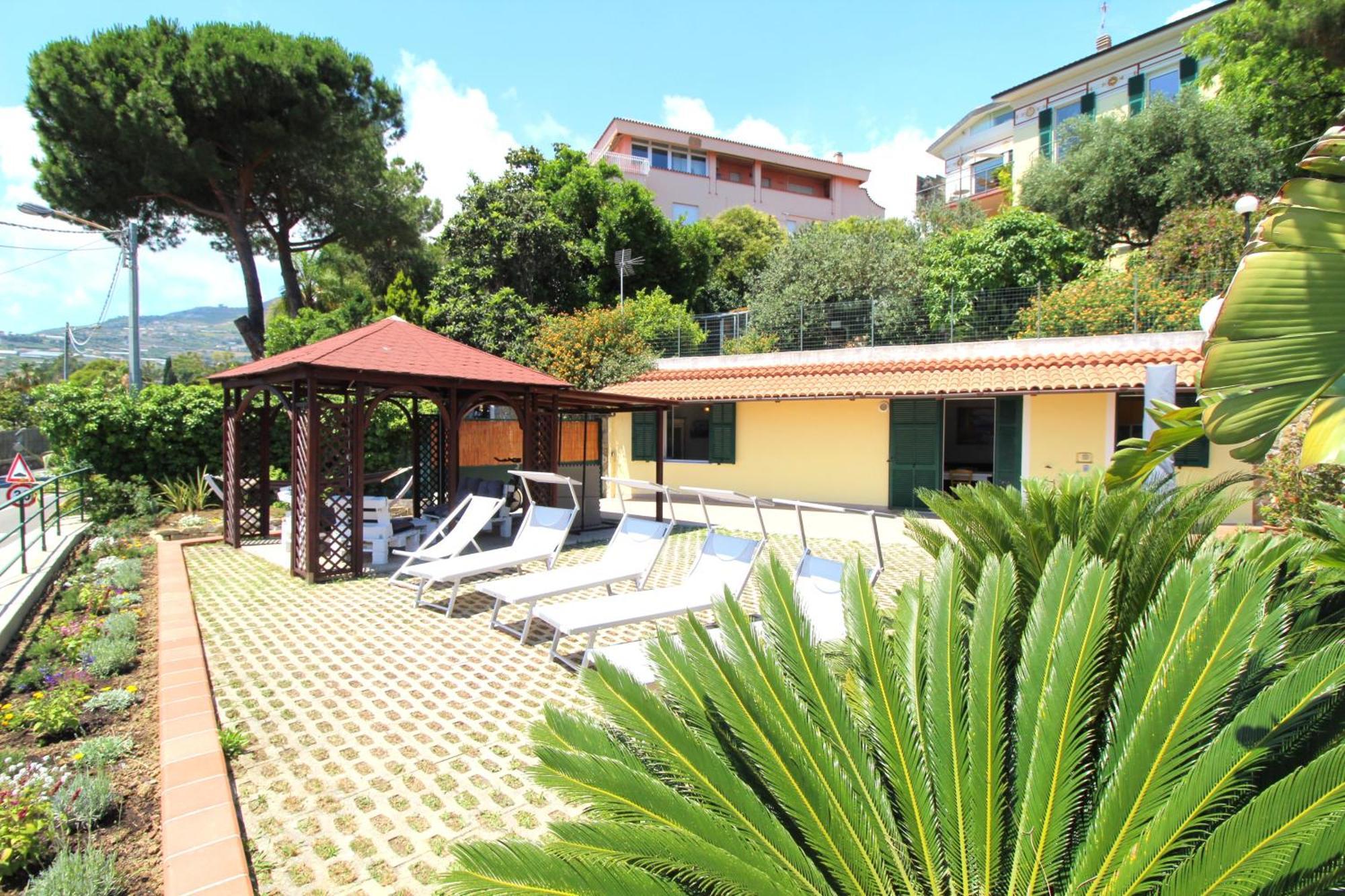La Pace, Il Sole, Il Mare - Sanremo Casa Indipendente Vista Mare, Posto Auto Privato, Ampio Spazio Esterno Attrezzato, A Pochi Minuti Dalle Spiagge 外观 照片