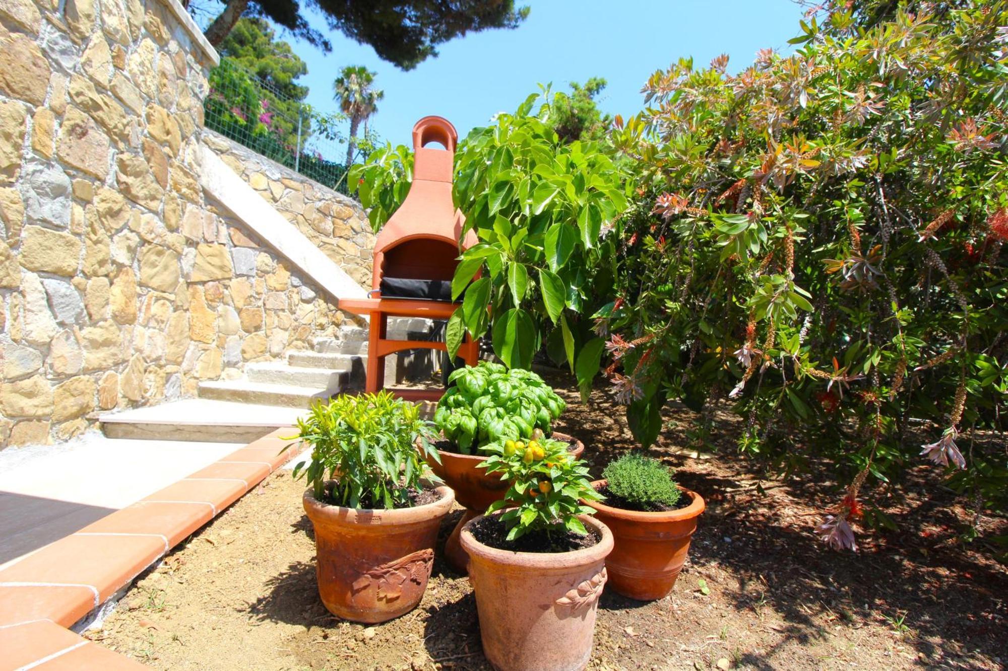 La Pace, Il Sole, Il Mare - Sanremo Casa Indipendente Vista Mare, Posto Auto Privato, Ampio Spazio Esterno Attrezzato, A Pochi Minuti Dalle Spiagge 外观 照片