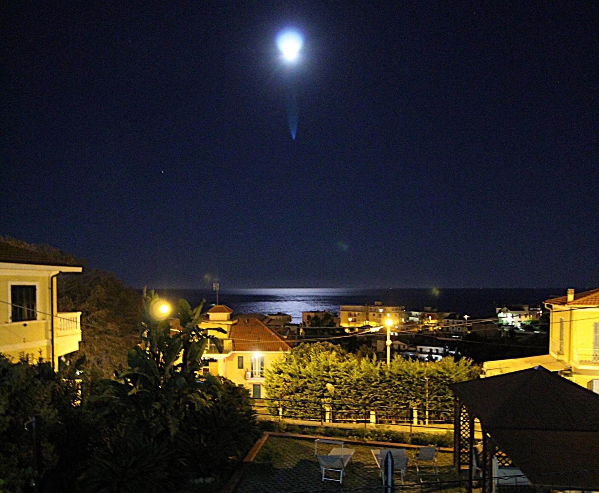 La Pace, Il Sole, Il Mare - Sanremo Casa Indipendente Vista Mare, Posto Auto Privato, Ampio Spazio Esterno Attrezzato, A Pochi Minuti Dalle Spiagge 外观 照片